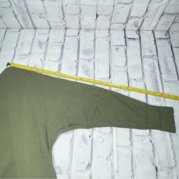 Tommy Bahama Bonita Boatneck Dolman Sleeve Sweater Womens Medium Olive Coastal - Picture 6 of 7